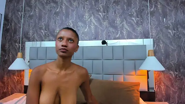 Snapshot of gia_bell chatting on July 7, 2:10 pm gia bell online show from July 7, 2:10 pm