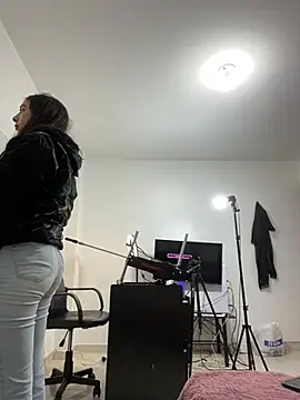 cherry skinnyy  online show from August 1, 3:28 am