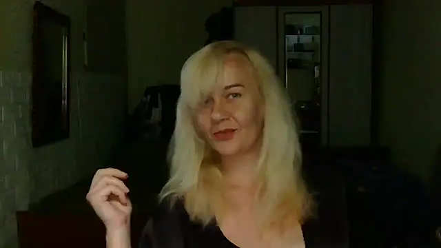 Snapshot of Ravelynni chatting on July 12, 1:57 pm Ravelynni online show from July 12, 1:57 pm