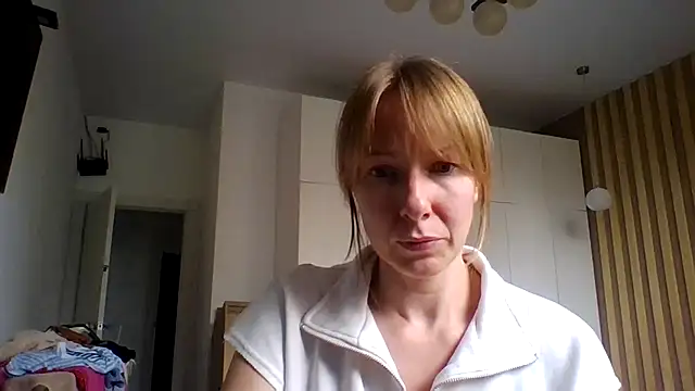 Snapshot of Deloriada chatting on July 22, 7:00 am Deloriada online show from July 22, 7:00 am