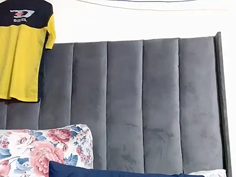 creamyslender23 online show from July 5, 4:52 am
