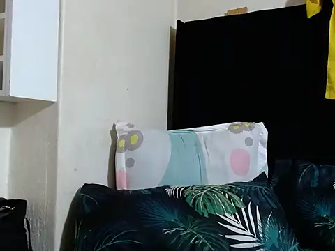 creamyslender23 online show from July 14, 8:58 pm