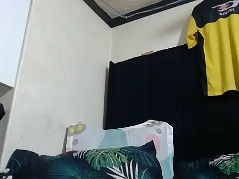 creamyslender23 online show from July 15, 8:14 pm