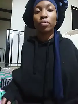 creamyslender23 online show from August 2, 12:09 am