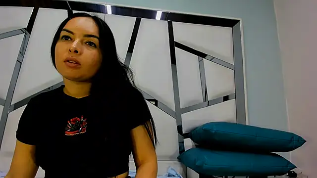 Snapshot of Violett_Bliss chatting on July 8, 3:11 am Violett Bliss online show from July 8, 3:11 am