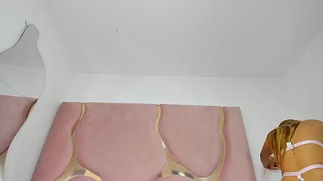 Lia petiteht online show from July 25, 12:47 pm