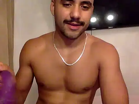 Hot latinboy96 online show from June 21, 4:26 am