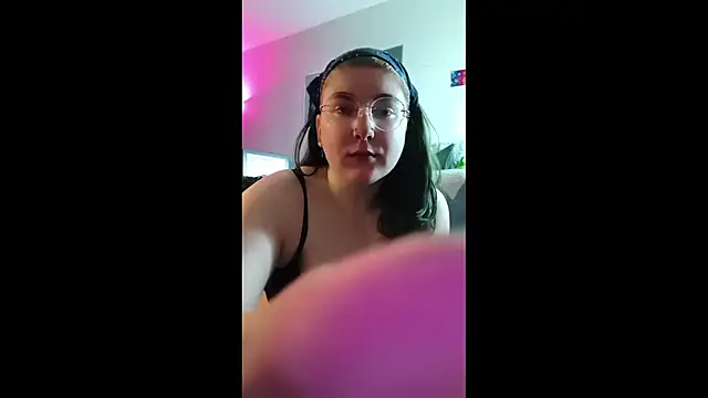 Snapshot of starfucker420XO chatting on July 24, 7:28 am starfucker420XO online show from July 24, 7:28 am