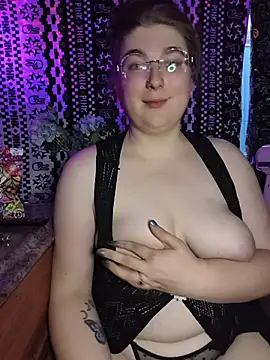 Snapshot of starfucker420XO chatting on August 5, 3:31 am starfucker420XO online show from August 5, 3:31 am