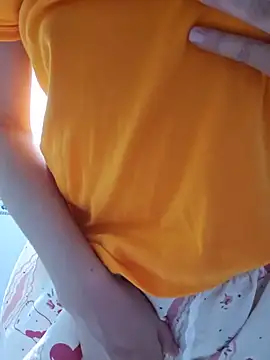 Snapshot of cherry_chjan chatting on July 18, 6:28 am cherry chjan online show from July 18, 6:28 am