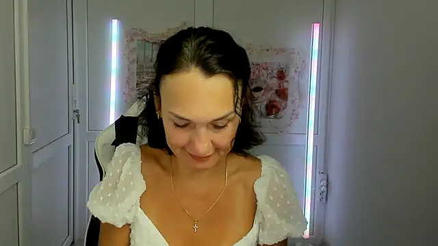 Snapshot of OliviaKateee chatting on June 23, 6:11 am OliviaKateee online show from June 23, 6:11 am