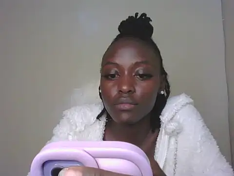 Snapshot of Elsie_1 chatting on July 25, 9:01 pm Elsie 1 online show from July 25, 9:01 pm