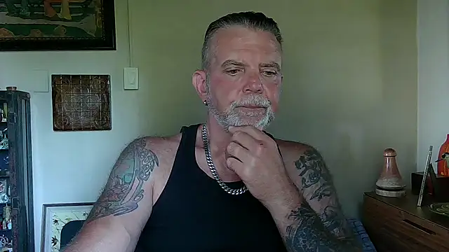 Snapshot of BossDominus chatting on June 23, 1:36 am BossDominus online show from June 23, 1:36 am