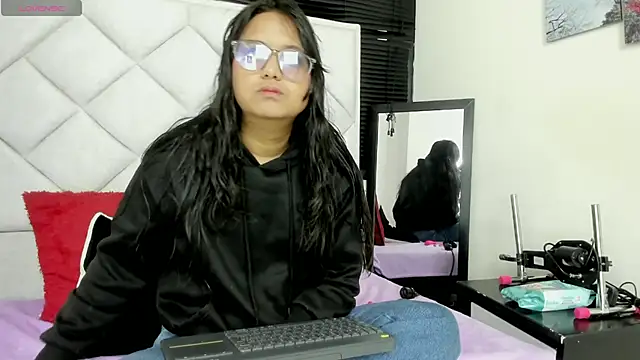 azul moonn online show from August 5, 4:26 am