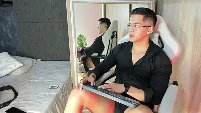 Matias strong1 online show from July 30, 11:20 am