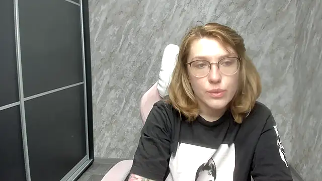 Reginasmilee online show from February 26, 6:37 am