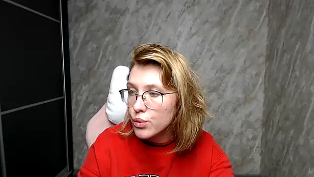 Reginasmilee online show from March 5, 1:39 pm