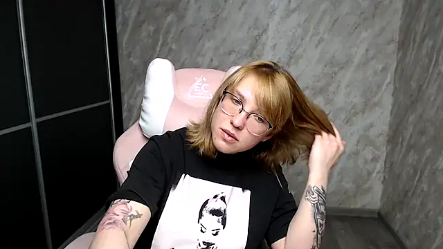 Reginasmilee online show from March 15, 7:53 am