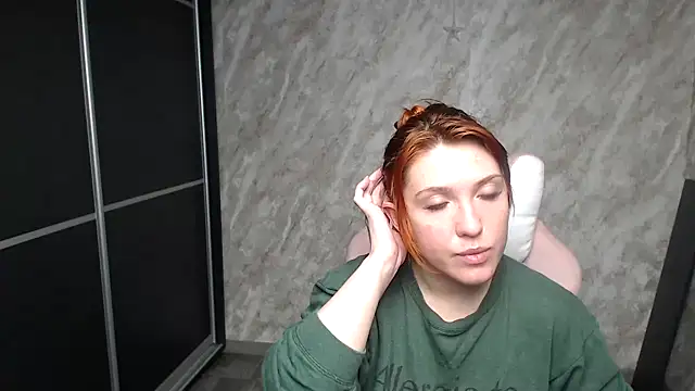 Reginasmilee online show from February 9, 5:28 pm