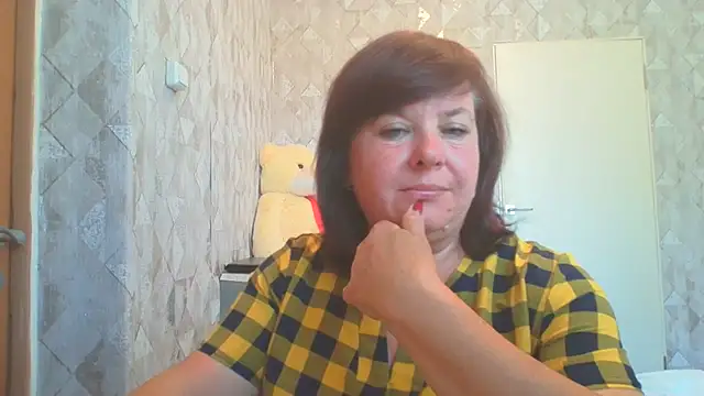 Snapshot of HannahAna39 chatting on August 3, 10:21 am HannahAna39 online show from August 3, 10:21 am