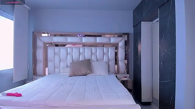 Snapshot of SarahPreston chatting on March 12, 6:33 pm SarahPreston online show from March 12, 6:33 pm