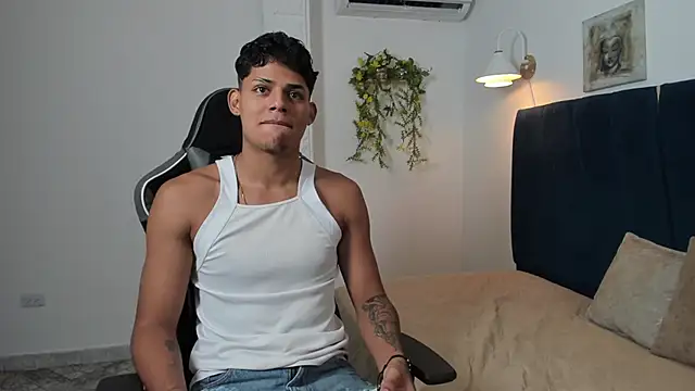 Snapshot of valerio_cum18 chatting on June 24, 1:43 pm valerio cum18 online show from June 24, 1:43 pm