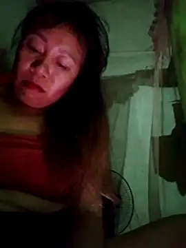 Snapshot of Moon_squirtt chatting on July 6, 3:03 pm Moon squirtt online show from July 6, 3:03 pm