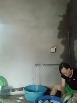 Snapshot of Moon_squirtt chatting on August 4, 4:04 am Moon squirtt online show from August 4, 4:04 am