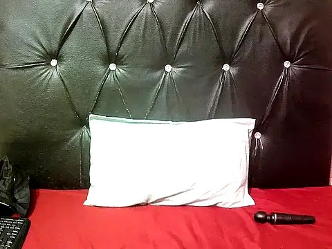 Snapshot of Submissivebitchxxx chatting on June 25, 5:17 pm Submissivebitchxxx online show from June 25, 5:17 pm
