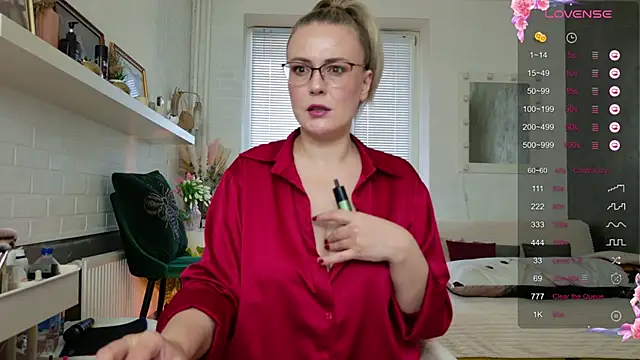 BeautyeyesLovely online show from October 4, 12:36 pm