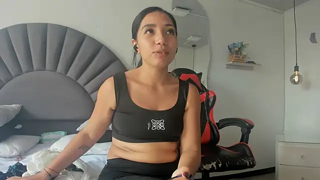 Snapshot of VioletR_osse chatting on August 2, 2:37 pm VioletR osse online show from August 2, 2:37 pm