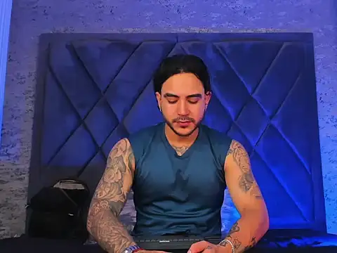Snapshot of DanteDonovan_ chatting on July 21, 11:07 pm DanteDonovan online show from July 21, 11:07 pm