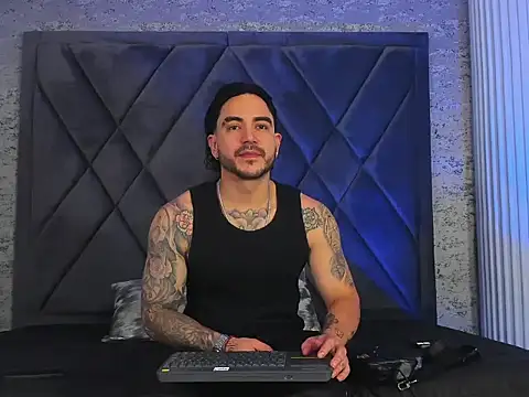 Snapshot of DanteDonovan_ chatting on July 24, 11:25 pm DanteDonovan online show from July 24, 11:25 pm