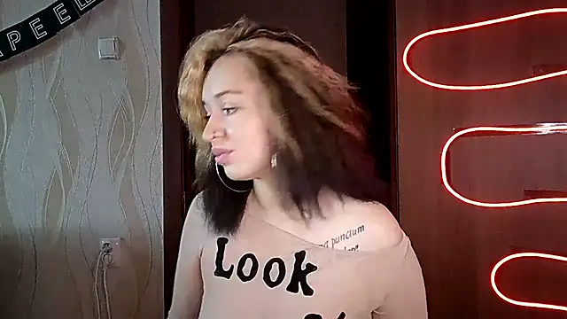 Snapshot of ElianaFox_ chatting on July 9, 8:29 am ElianaFox online show from July 9, 8:29 am