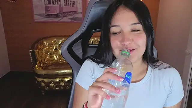 Snapshot of alisson_sweet_t chatting on July 21, 8:00 pm alisson sweet t online show from July 21, 8:00 pm