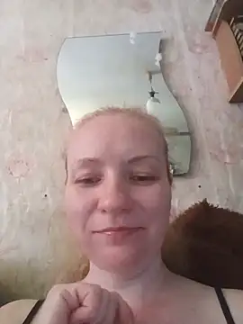 Snapshot of moonlight2311 chatting on July 25, 7:17 am moonlight2311 online show from July 25, 7:17 am