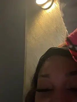Snapshot of PrettyGirlShay chatting on June 29, 5:35 am PrettyGirlShay online show from June 29, 5:35 am