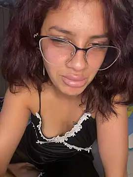 Snapshot of BiaaSexxy chatting on July 13, 6:33 pm BiaaSexxy online show from July 13, 6:33 pm