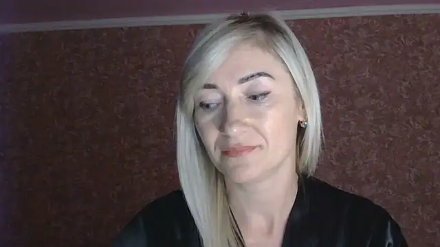 moonlightAnna online show from July 9, 9:30 pm