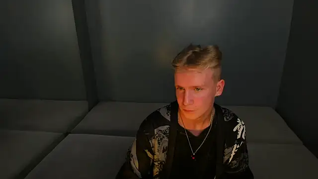 Snapshot of EdwinWilliams chatting on July 10, 3:14 pm EdwinWilliams online show from July 10, 3:14 pm