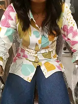 Snapshot of Sizzling_Ruhii_ chatting on July 1, 8:38 am Sizzling Ruhii online show from July 1, 8:38 am