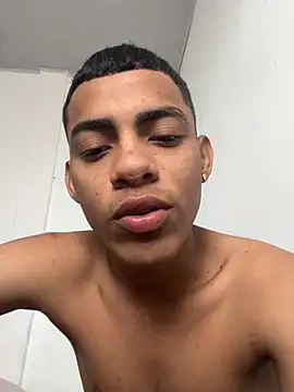 Snapshot of axel_yesid chatting on July 10, 8:00 pm axel yesid online show from July 10, 8:00 pm