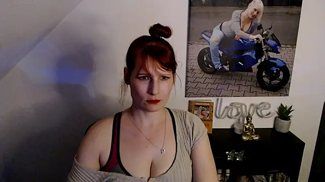 GileraBabe online show from July 9, 6:45 pm