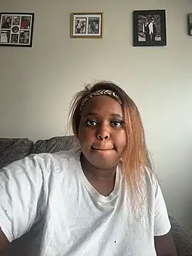 CurvySirenn online show from July 17, 5:07 pm