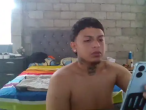 Snapshot of Geampi33 chatting on July 6, 7:27 pm Geampi33 online show from July 6, 7:27 pm
