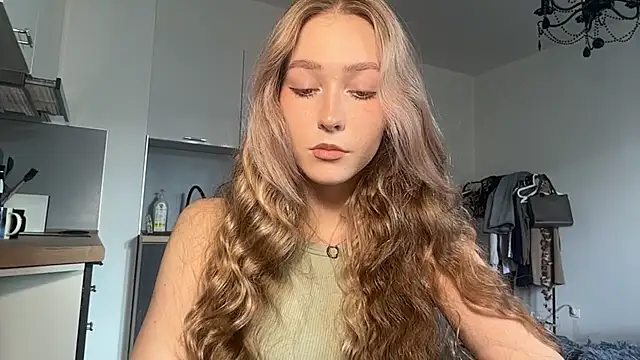 Snapshot of ShyandSkinnyAlice chatting on July 25, 1:19 pm ShyandSkinnyAlice online show from July 25, 1:19 pm
