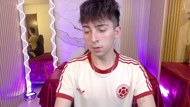zane tay online show from July 7, 7:18 pm
