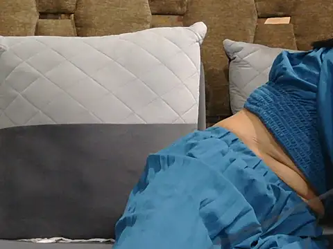 Snapshot of DesiQueenLive chatting on July 6, 8:00 pm DesiQueenLive online show from July 6, 8:00 pm