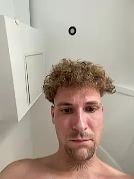 Snapshot of youngplayboymmm chatting on July 6, 11:40 am youngplayboymmm online show from July 6, 11:40 am
