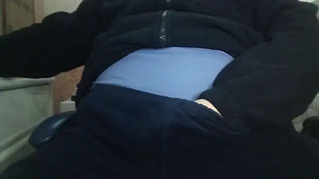 Snapshot of bigfish2222 chatting on December 15, 8:13 pm bigfish2222 online show from December 15, 8:13 pm